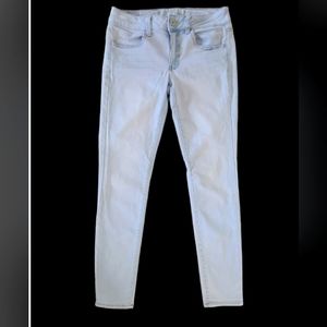 American Eagle Light wash skinny jegging size 6